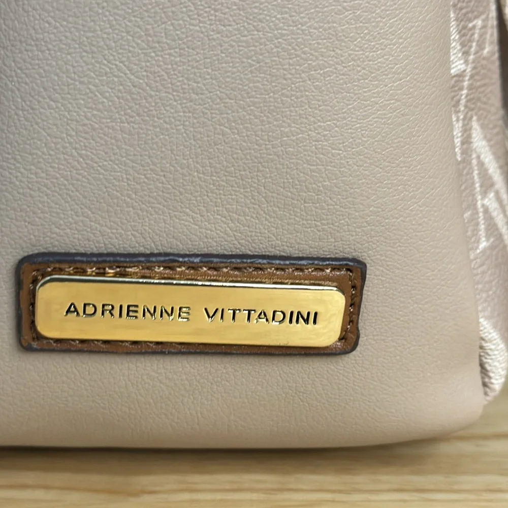 NWT Adrienne Vittadini Serafina Signature Collection Hobo Handbag in Taupe/Cream